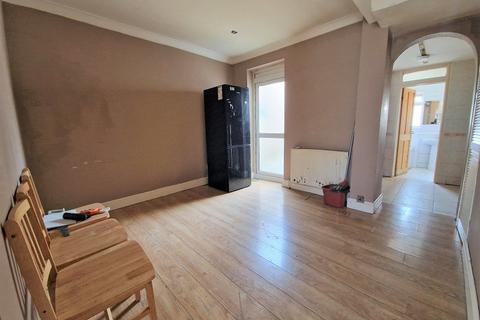 3 bedroom terraced house to rent - Green Lane, Ilford, Essex. IG1 1XL