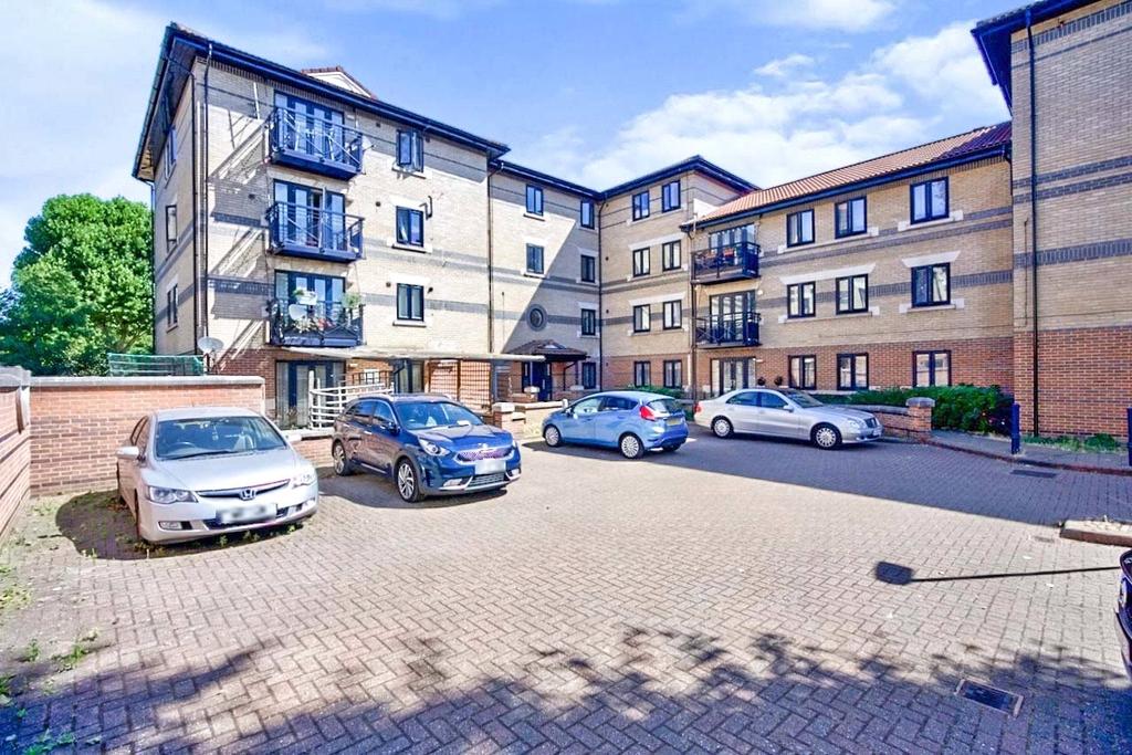 Sunningdale Close, London, SE16 1 bed apartment £270,000