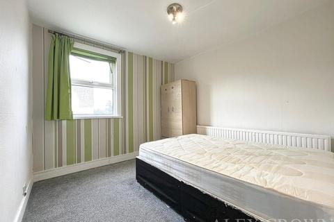 3 bedroom flat to rent - Rectory Road, Ilford