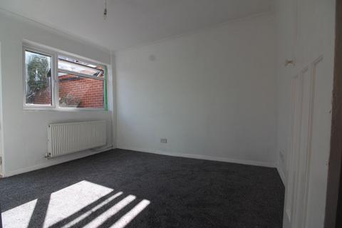 3 bedroom semi-detached house to rent, Fletcher Road, Beeston, Nottingham
