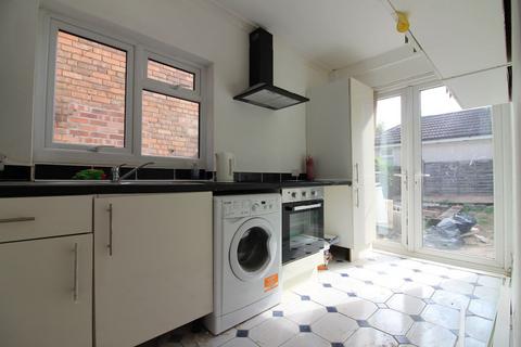 3 bedroom semi-detached house to rent, Fletcher Road, Beeston, Nottingham