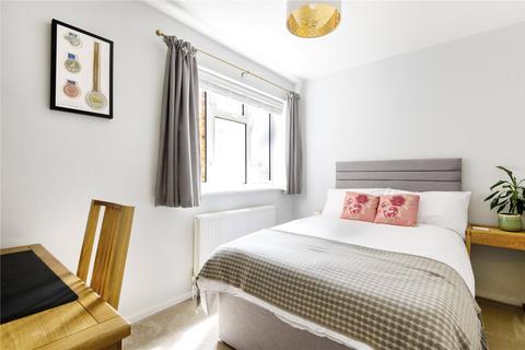 42 Kelvedon Close, Kingston Upon Thames, KT2 5LG