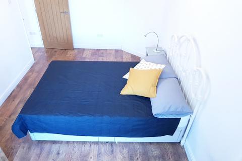 3 bedroom flat to rent - Anstey House, E9 7LS