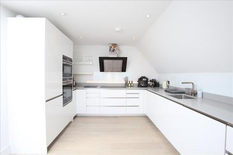 2 bedroom flat for sale, North Common Road, Ealing, London, W5