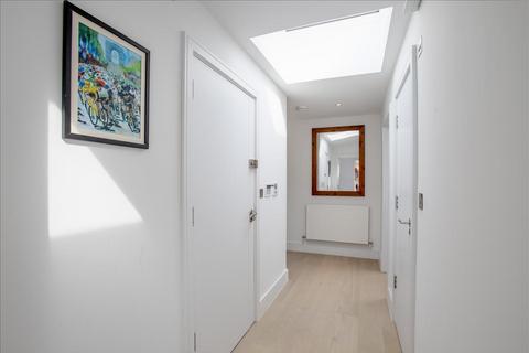 Flat 7, 8 North Common Road, London, W5 2QB