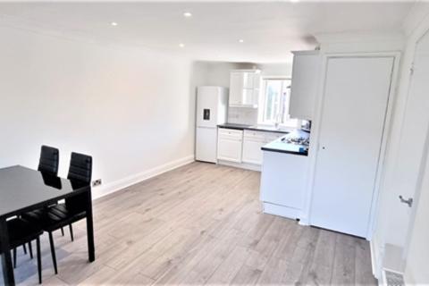 1 bedroom apartment to rent - Coniston Close, Raynes Park, London, SW20 9NJ