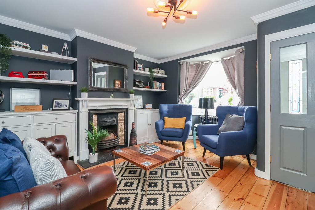 Vicarage Lane, Kings Langley, Herts, WD4 3 bed semidetached house £