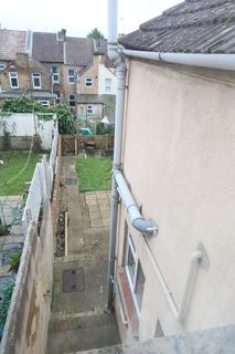 2 bedroom terraced house to rent, Bowes Road, Strood, Rochester