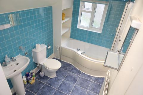 2 bedroom terraced house to rent, Bowes Road, Strood, Rochester