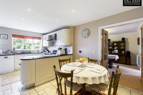 5 bedroom detached house for sale - Low Street, Harby, NG23