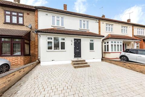 3 bedroom terraced house to rent - Severn Drive, Upminster, Essex, RM14