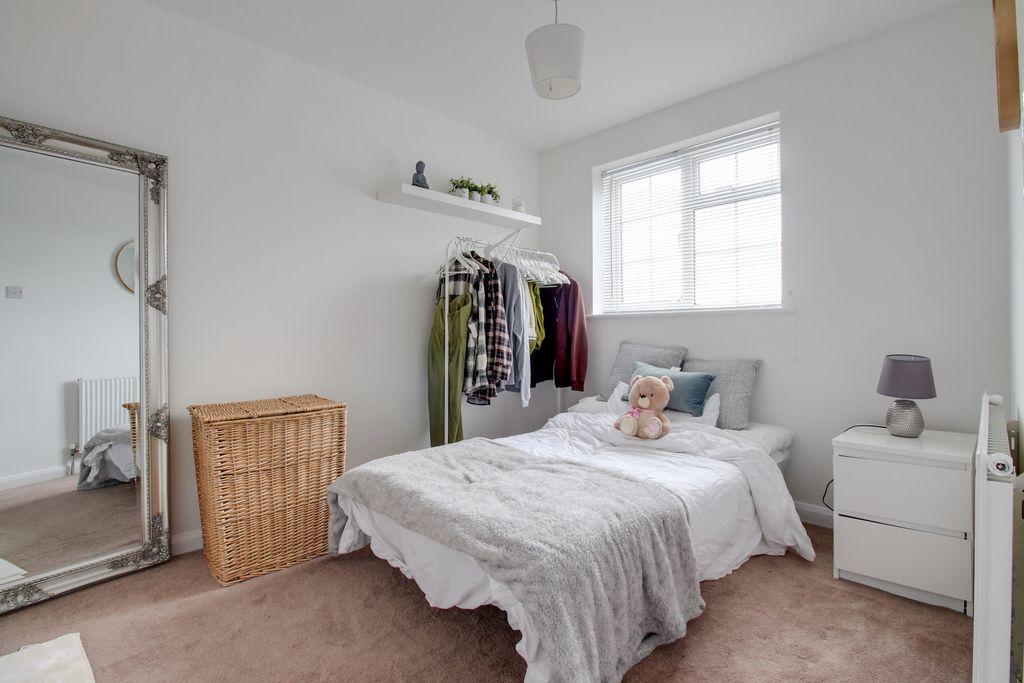 Bedroom 2 (Double)