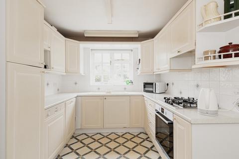 20 West Farm Drive, Ashtead, KT21 2LB