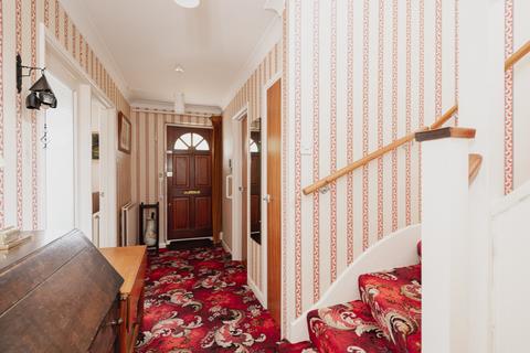 20 West Farm Drive, Ashtead, KT21 2LB