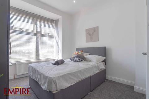 1 bedroom in a house share to rent, Three Shires Oak, Birmingham, B67 5BU