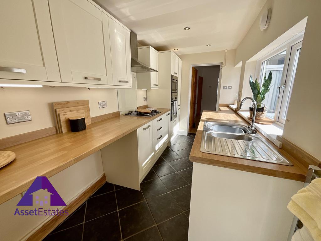 Cwm Cottage Road, Abertillery, NP13 1AT 2 bed terraced house £109,950