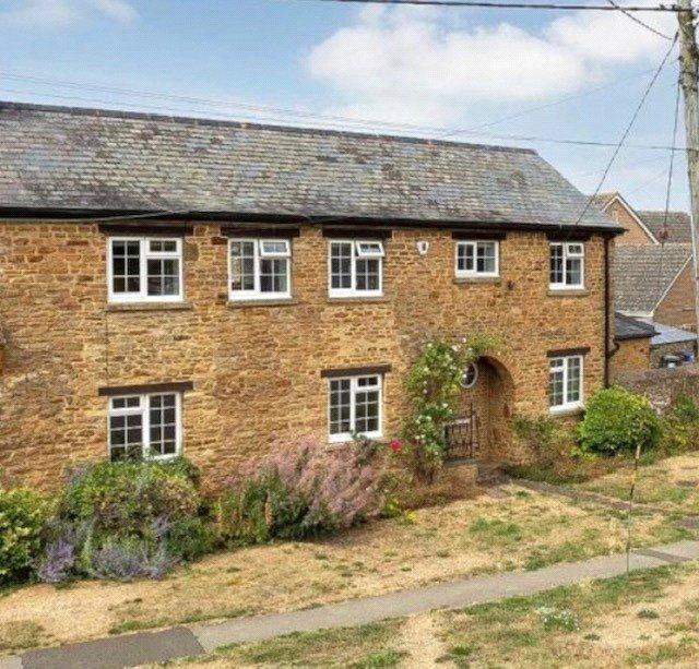 High Street, Milton Malsor, Northamptonshire, NN7 3 bed house £1,650