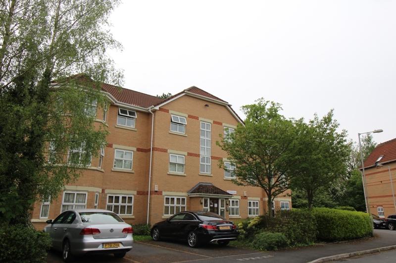 Dunmaston Avenue, Timperley, Altrincham, Cheshire, WA15 2 bed flat £