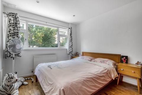 112 Oakways, Eltham, London, SE9 2PA