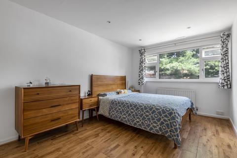 112 Oakways, Eltham, London, SE9 2PA
