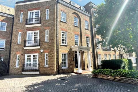 2 bedroom apartment to rent, Regents Bridge Gardens, London