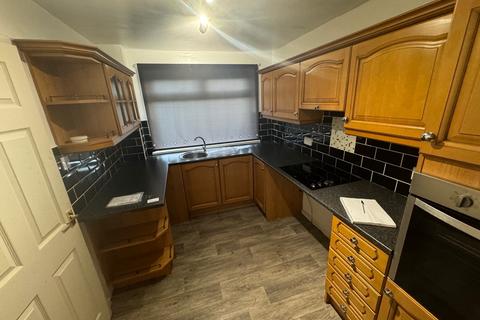 3 bedroom terraced house to rent, Castledene Road, Consett