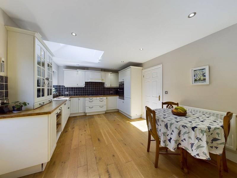 Kitchen/Breakfast Area