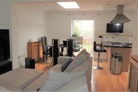 108 Boscombe Road, Worcester Park, KT4 8PL