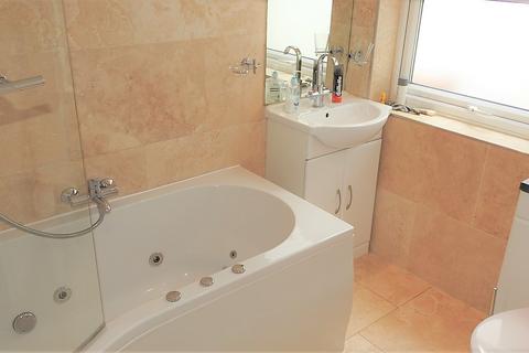 108 Boscombe Road, Worcester Park, KT4 8PL