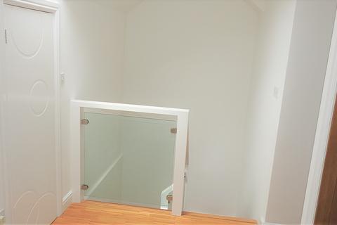 108 Boscombe Road, Worcester Park, KT4 8PL