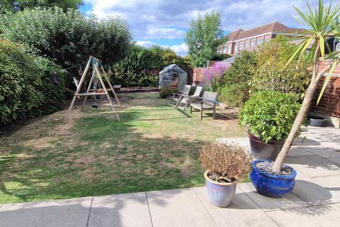 7a Bohun Grove, Barnet, EN4 8UA