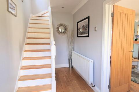 7a Bohun Grove, Barnet, EN4 8UA