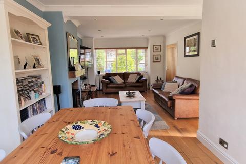 7a Bohun Grove, Barnet, EN4 8UA