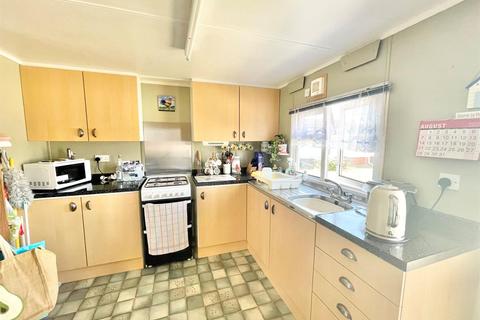 2 bedroom bungalow for sale - The Drive, Court Farm Road, Newhaven