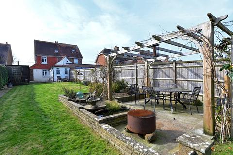 14 Hoath Hill, Mountfield, Robertsbridge, TN32 5LN
