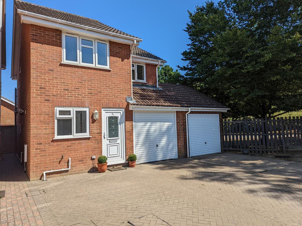 Swallow Drive, Battle, TN33 3 bed detached house £435,000