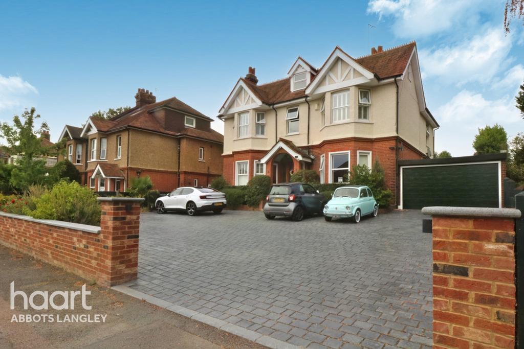 Lauderdale Road, Kings Langley 6 bed detached house for sale £1,350,000