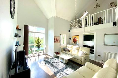 3 bedroom apartment to rent - Nyall Court, Kidman Close, Gidea Park, Romford, RM2