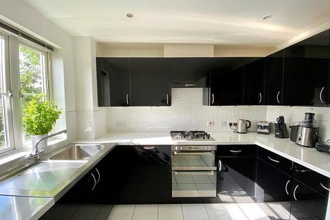 3 bedroom apartment to rent - Nyall Court, Kidman Close, Gidea Park, Romford, RM2