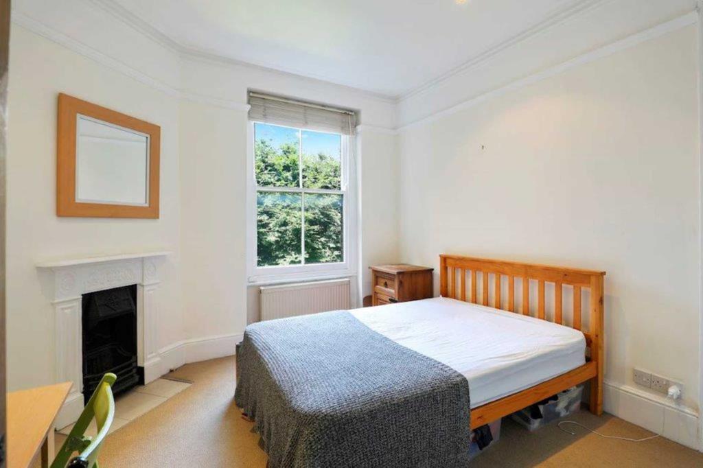 Cambridge Mansions, Cambridge Road, Battersea, SW11 4RX 2 bed flat £