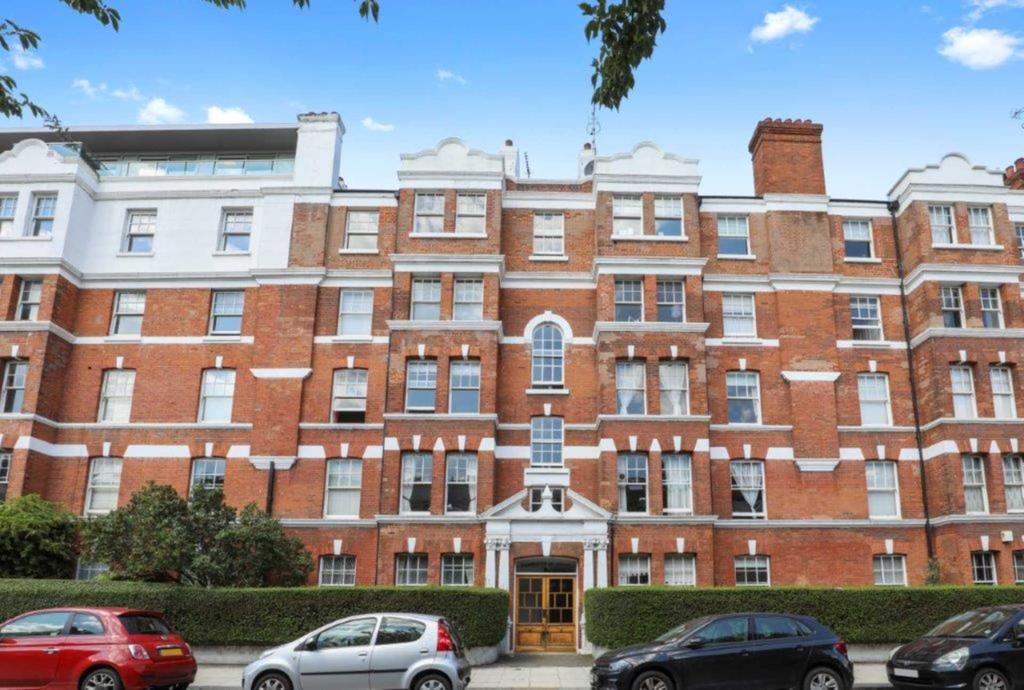 Cambridge Mansions, Cambridge Road, Battersea, SW11 4RX 2 bed flat £