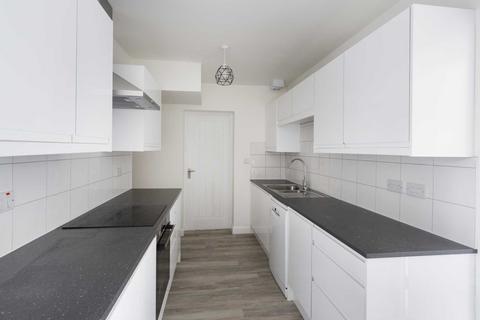 6 bedroom semi-detached house to rent, Shetland Road, Southmead