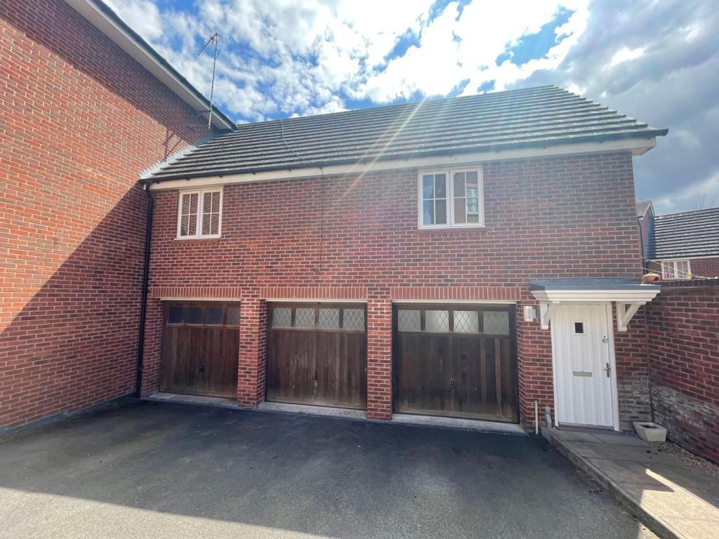 Hardwick Hall Way, Middlemore, Daventry NN11 8AQ 2 bed terraced house