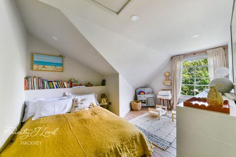 17a Wayland Avenue, London, E8 2HP