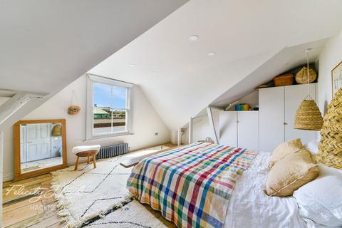 17a Wayland Avenue, London, E8 2HP