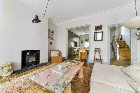 17a Wayland Avenue, London, E8 2HP