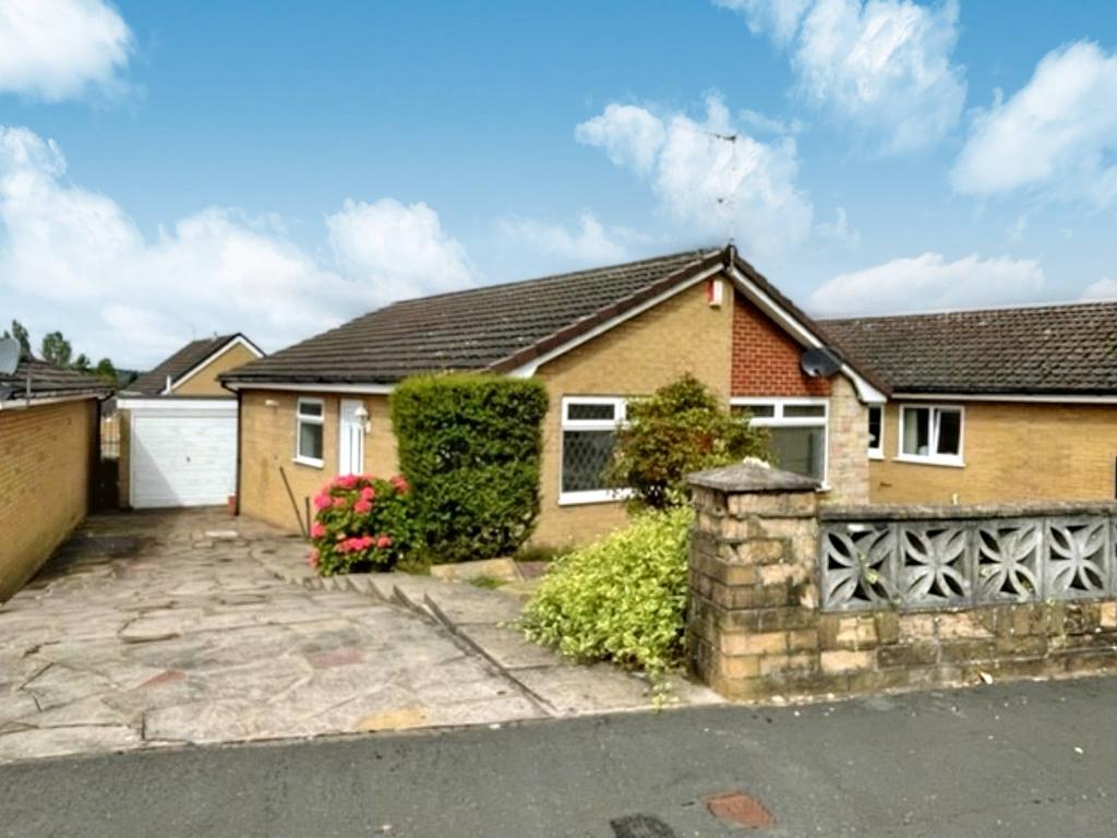 Sunnyfield Oval, StokeonTrent ST2 2 bed detached bungalow £795 pcm