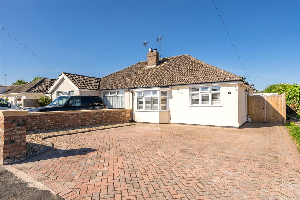 Holton Mount, HoltonleClay... 2 bed bungalow £179,950