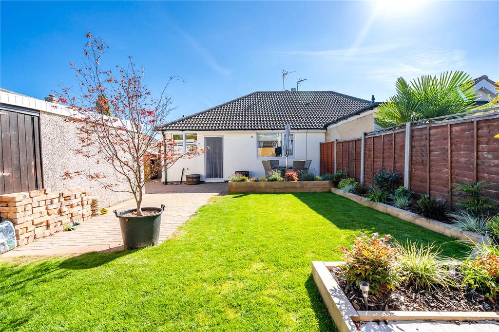 Holton Mount, HoltonleClay... 2 bed bungalow £179,950