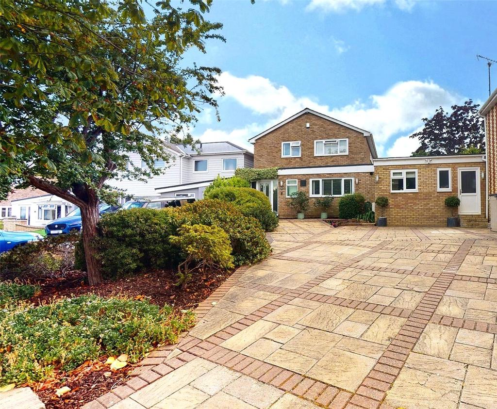 Gaynesford, Lee Chapel South, Basildon, Essex, SS16 4 bed link detached